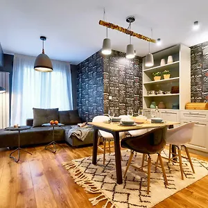 Stylish And High-end Designer In Center Apartment